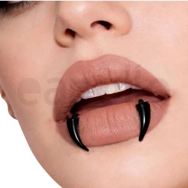 Pair of Black Metal Curved Fang Design Fake Fangs