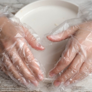 Buy Wholesale Kitchen Gloves at Apollo Wholesale