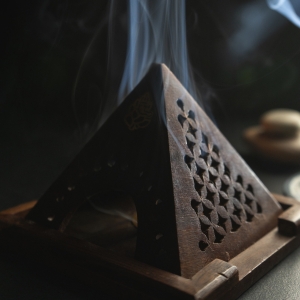 Buy Wholesale Novelty Ash Catchers at Apollo Wholesale