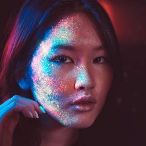 Buy Wholesale Glow In The Dark Makeup at Apollo Wholesale