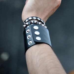 Buy Wholesale Studded Bracelets at Apollo Wholesale